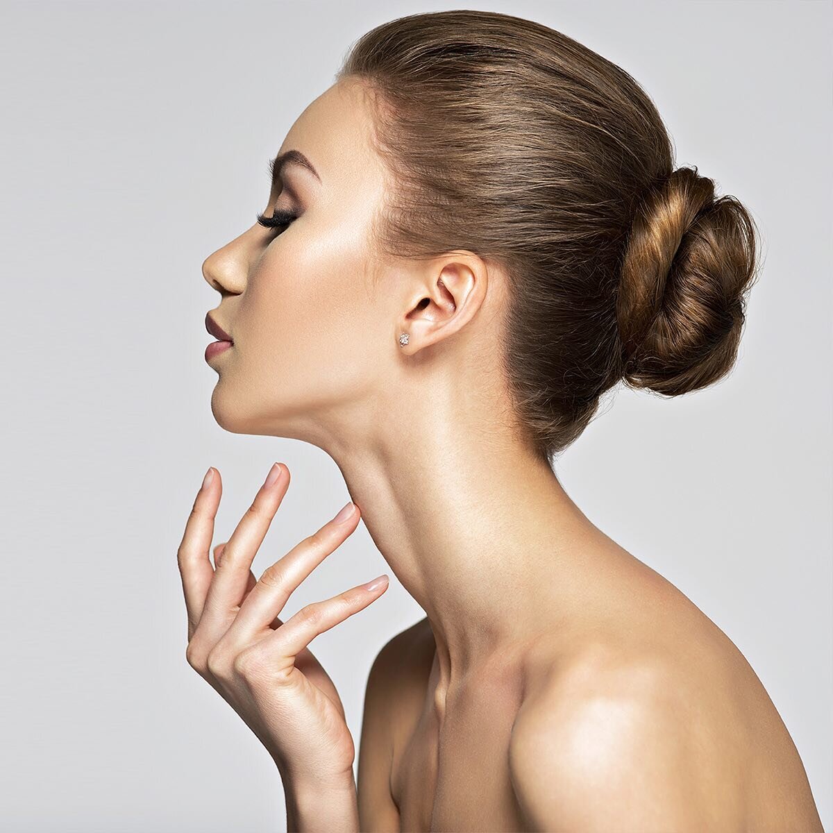 Celluform Plus permanent fat dissolving of Submental fat/ Double Chin. #celluformplus #amedicauk www.celluform.co.uk